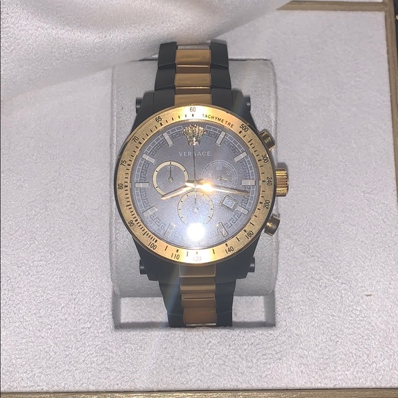 Men’s Versace watch - Picture 3 of 7